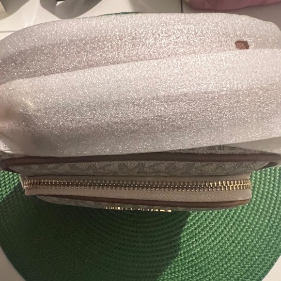 MICHAEL Michael Kors Jet Set Double Zip Crossbody & Umbrella Set (NWT) - Picture 4 of 10